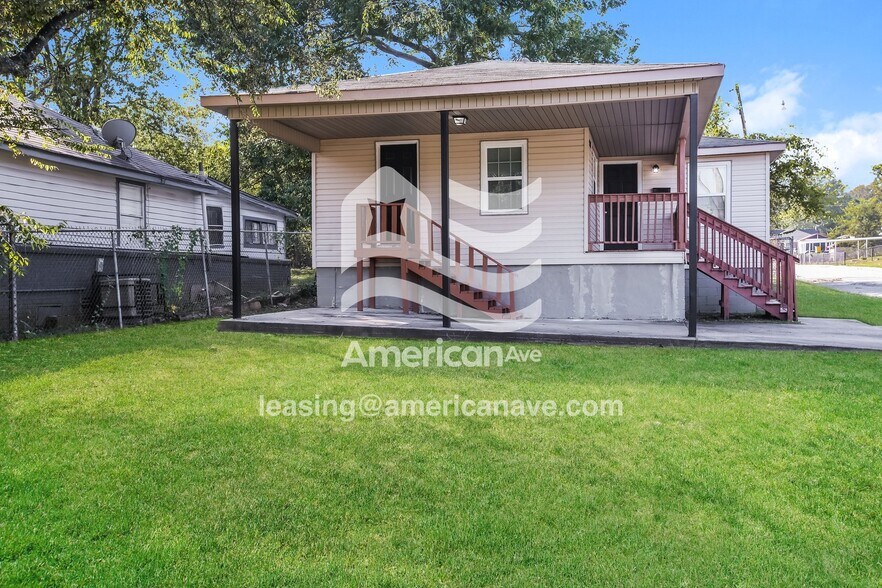 Building Photo - 2900 S Main St