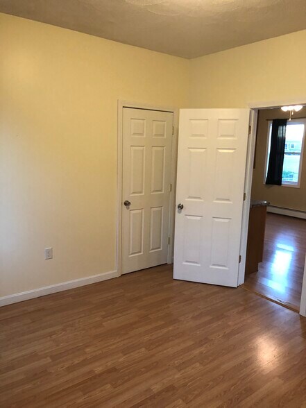 Building Photo - 42 Pond St