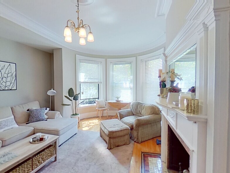 Building Photo - 423 Marlborough St