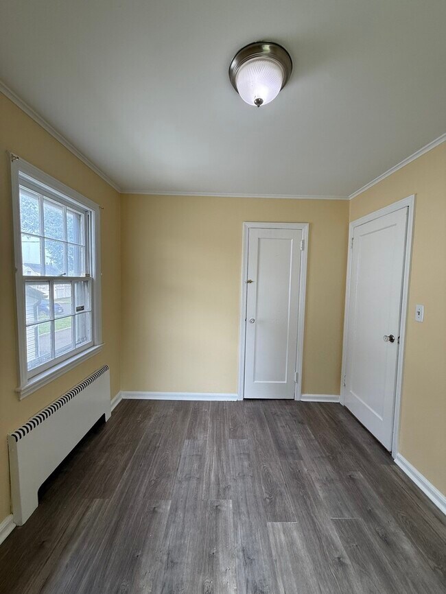Building Photo - 1655 Edward Ter