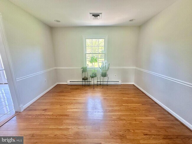 Building Photo - 703 Kentland Dr