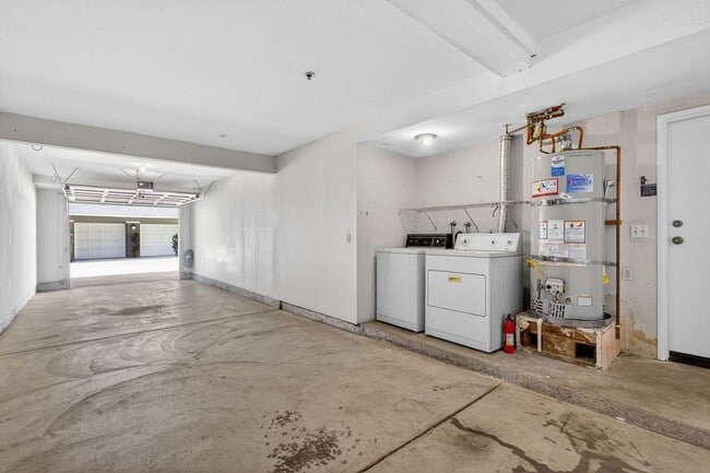 Building Photo - Bright & Updated 2 Bedroom Home with Flexible Primary Retreat and Amazing Community Amenities!