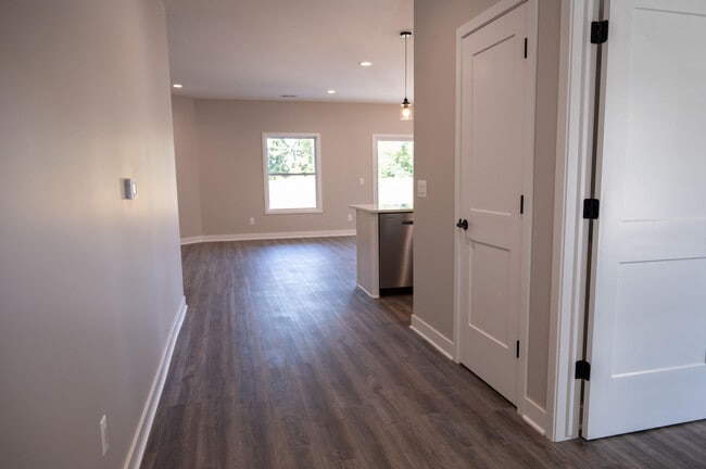 Building Photo - 8452 Oak Shade Cir