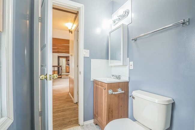 Building Photo - Updated 2 bedroom 2 bath Home in Laurel La...