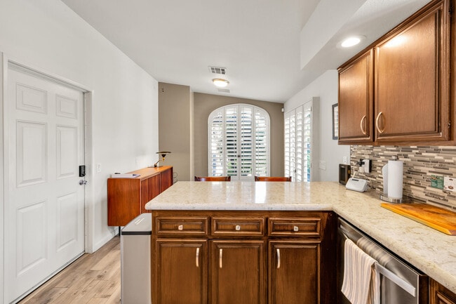 Building Photo - 54965 Avenida Vallejo