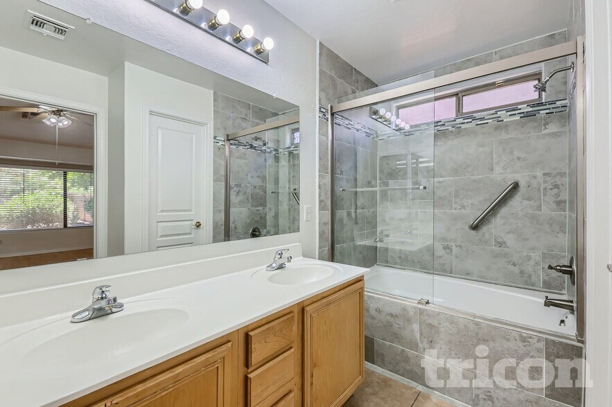 Building Photo - 2733 E Gary Way