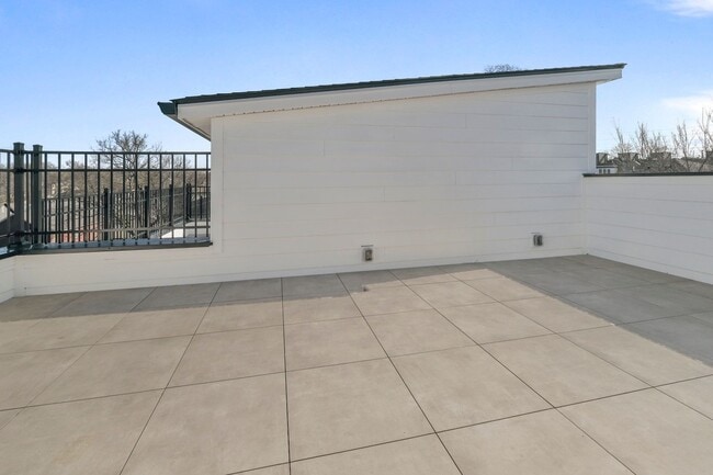 Building Photo - Available March Move In!!! Beautiful 3 Bedroom, 3.5 Bath Townhouse in East Nashville! Rooftop dec...