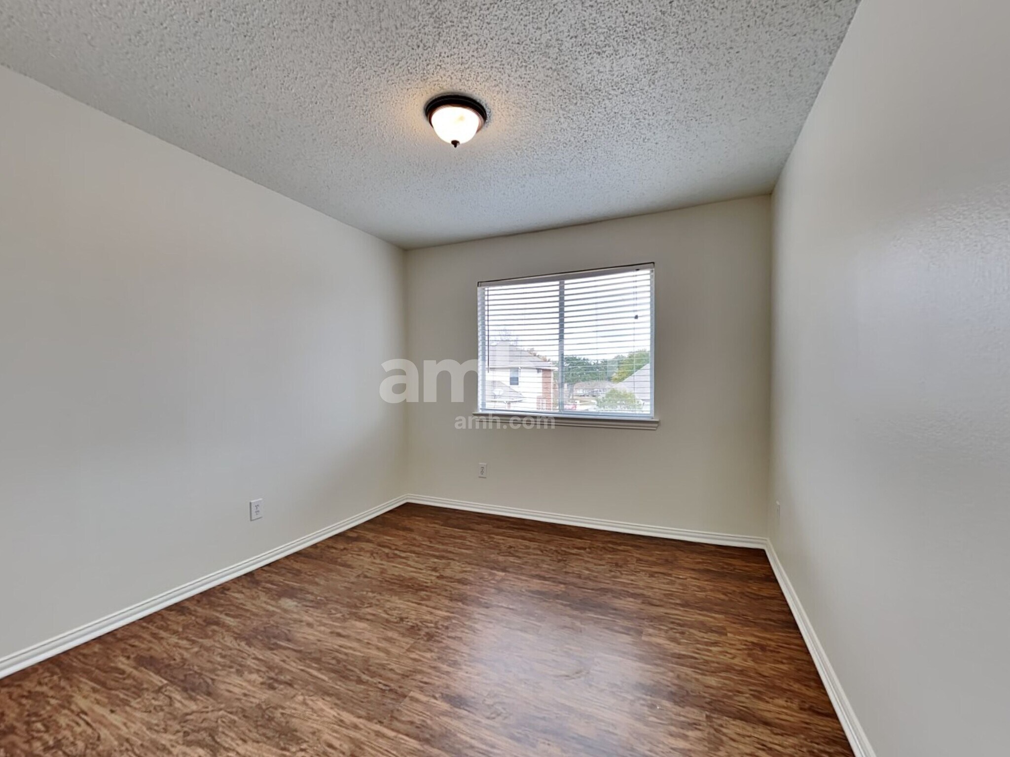 Building Photo - 2510 Valley Creek Dr