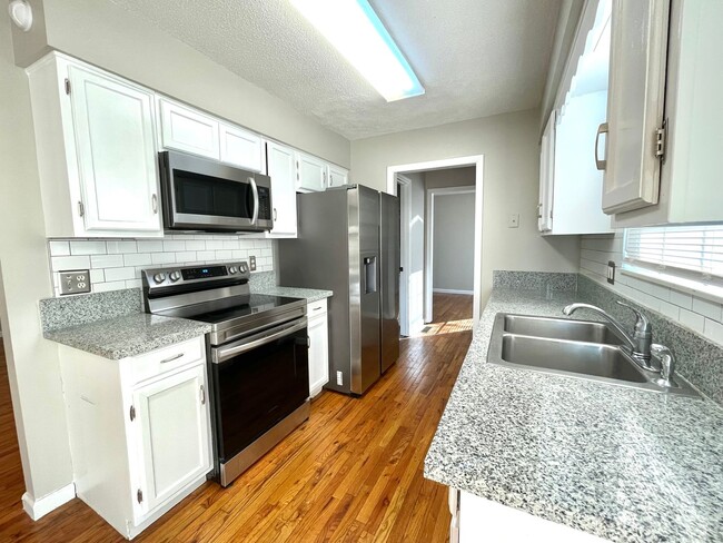 Building Photo - Lovely Home for rent in West Knoxville!