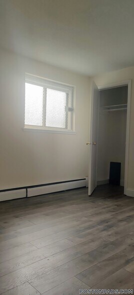 Building Photo - 122 Dustin St