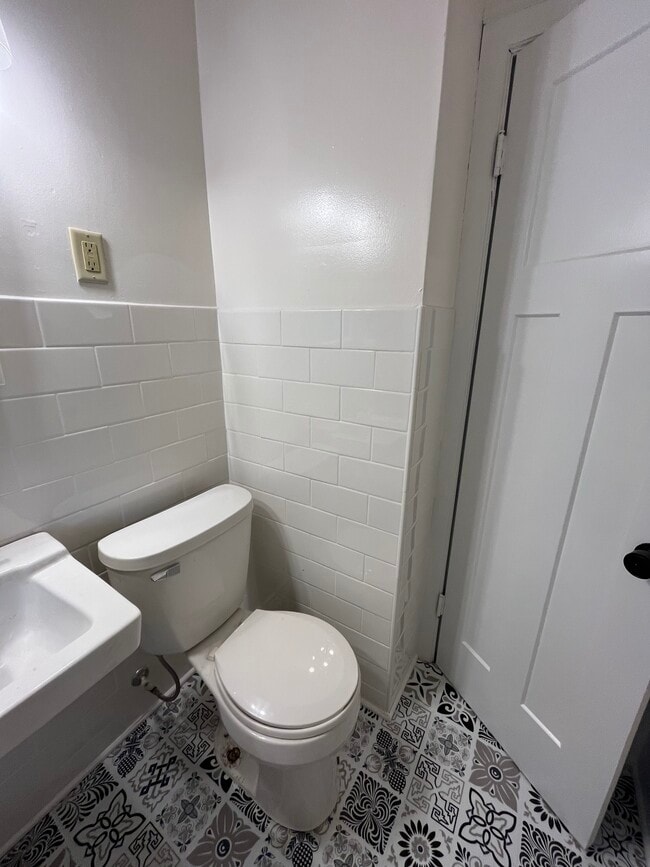 Building Photo - 327 Polk St