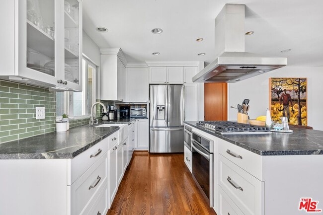 Building Photo - 6052 W 76th St