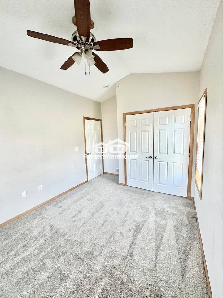 Building Photo - 2000 Meadow Ct