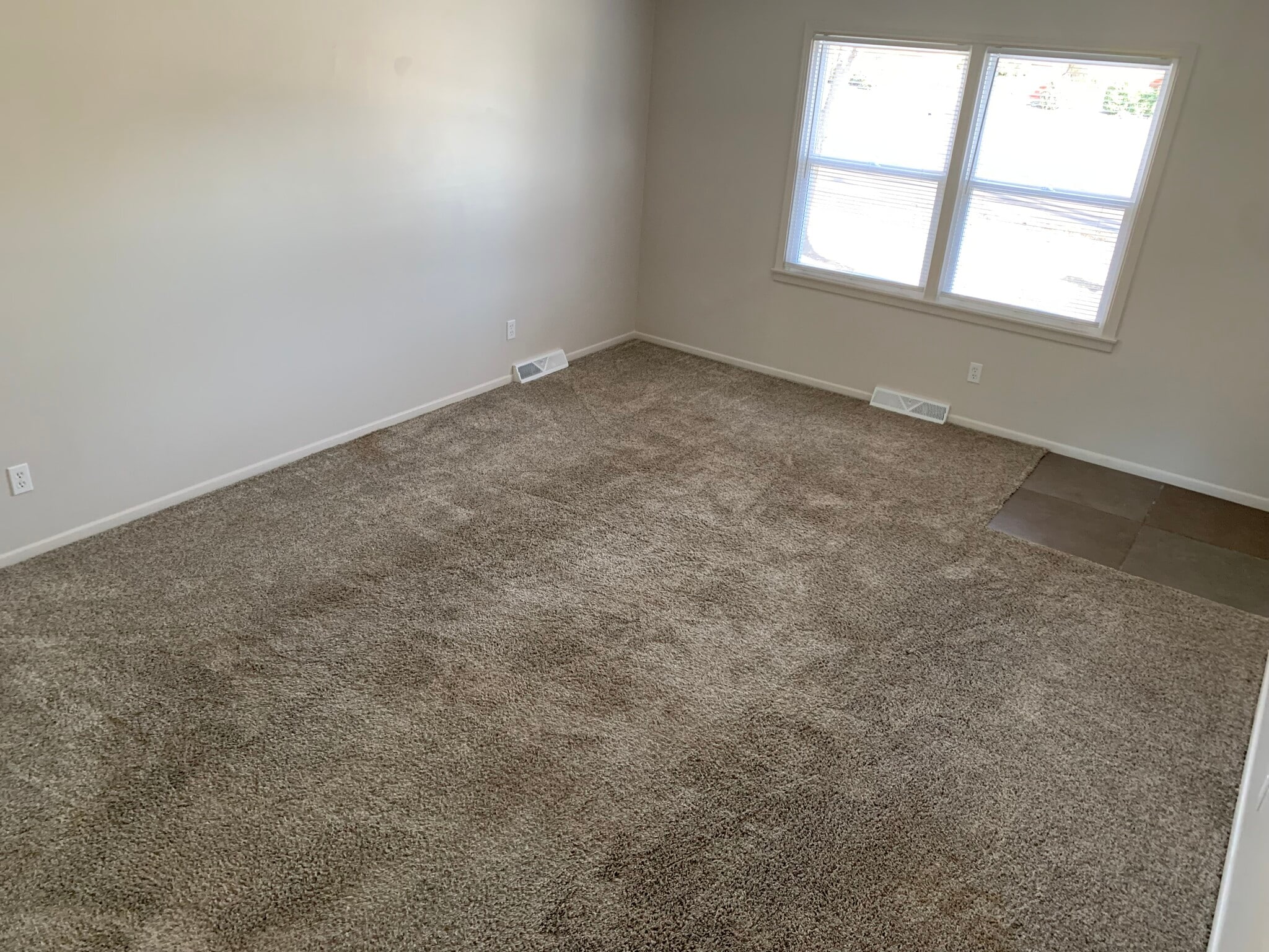 Building Photo - 9618 Outlook Dr