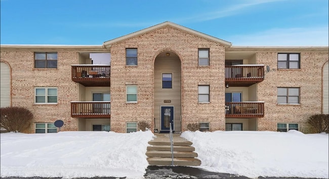 Building Photo - 4326 Villa Dr