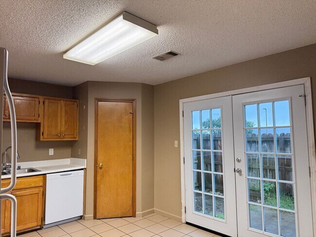 Building Photo - 20 Edgehill Cove