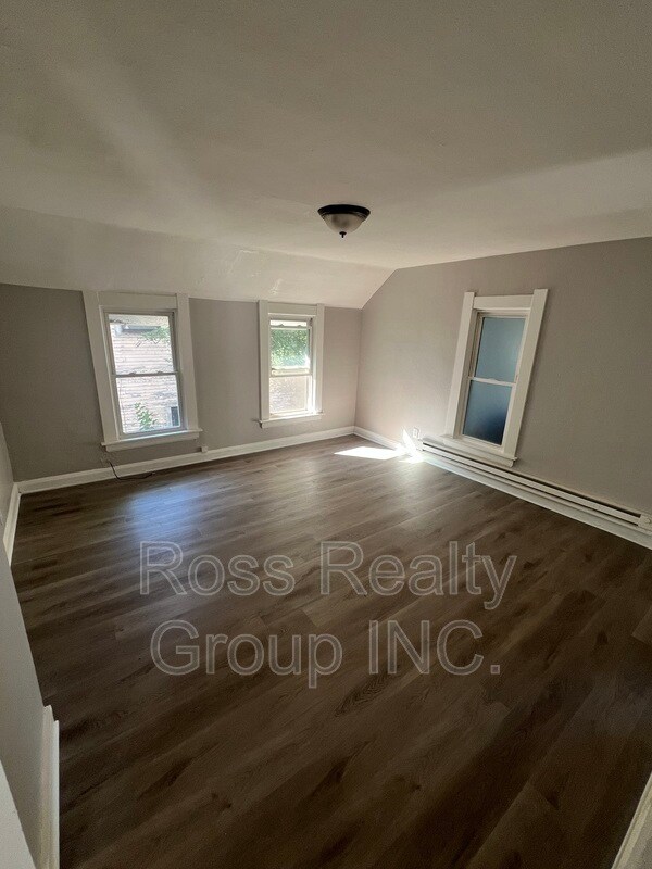 Building Photo - 1121 Delence St