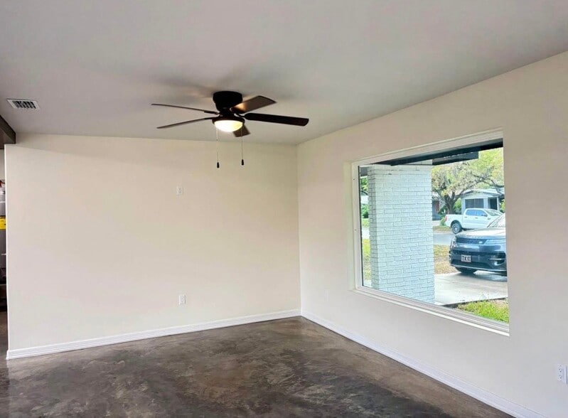Building Photo - 2125 Camellia Ave
