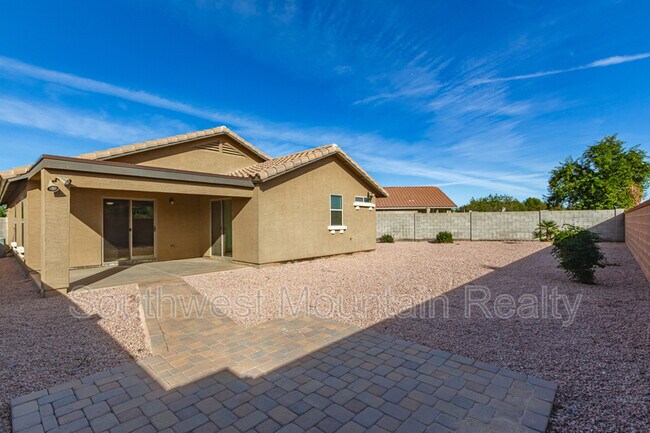 Building Photo - 3625 E Del Rio Dr