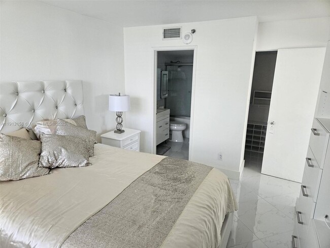 Building Photo - 770 Claughton Island Dr