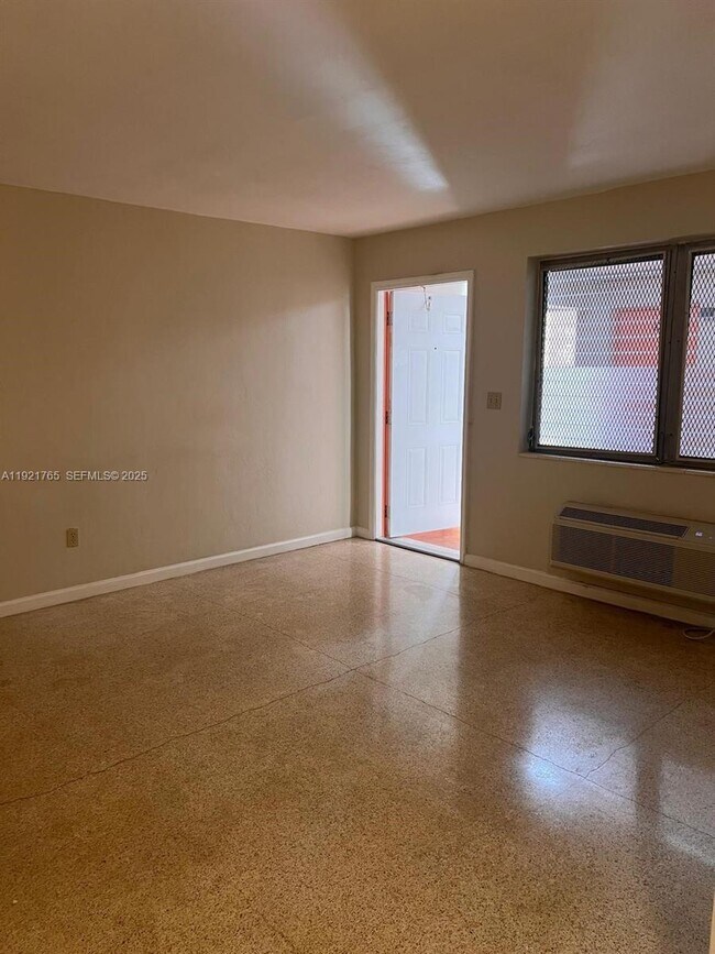 Building Photo - 141 SW 14th Ave