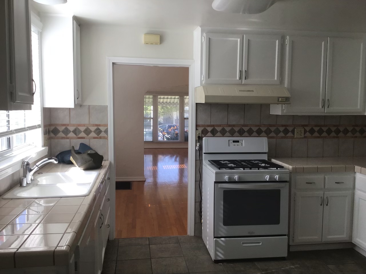 Kitchen - 448 N Alta Vista Blvd