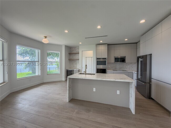 Building Photo - 5297 SW 183rd Ave