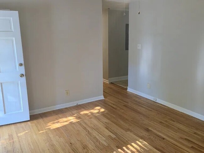 Building Photo - 840 Durwood Dr