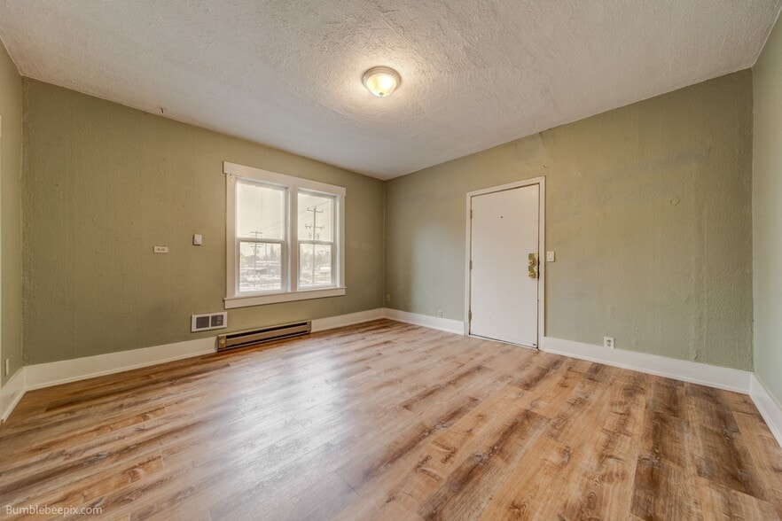 Building Photo - 802 Pine St