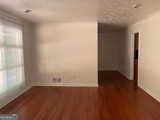 Building Photo - 3050 Rebecca Dr SW