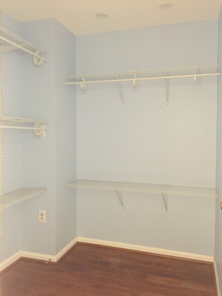 Masterbed - walk-in closet - 3766 Persimmon Cir