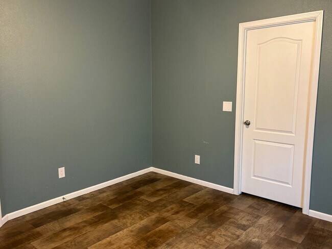 Building Photo - 350 Lee Ave