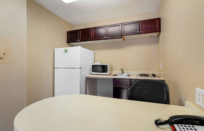 Building Photo - Furnished Studio-Phoenix - Chandler - E. C...