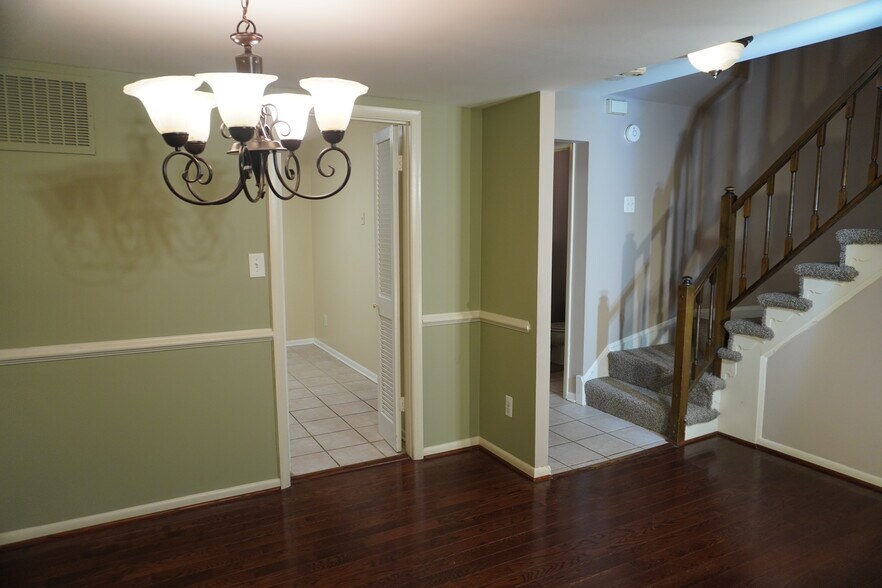 Building Photo - 5 Castlebar Ct