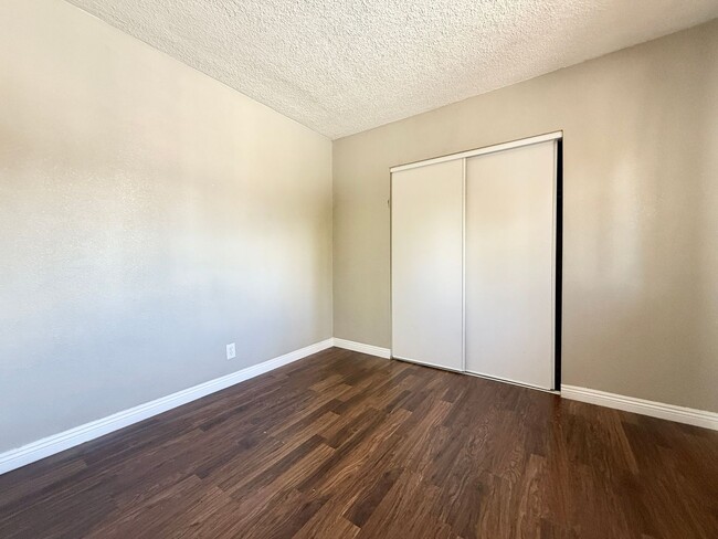 Building Photo - Charming 2-Bed Apartment – Well-Maintained...