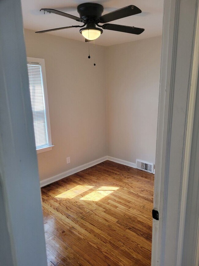 Building Photo - Fully Renovated 3-Bedroom Home – Move-In R...