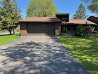 Building Photo - 812 Fairway Cir