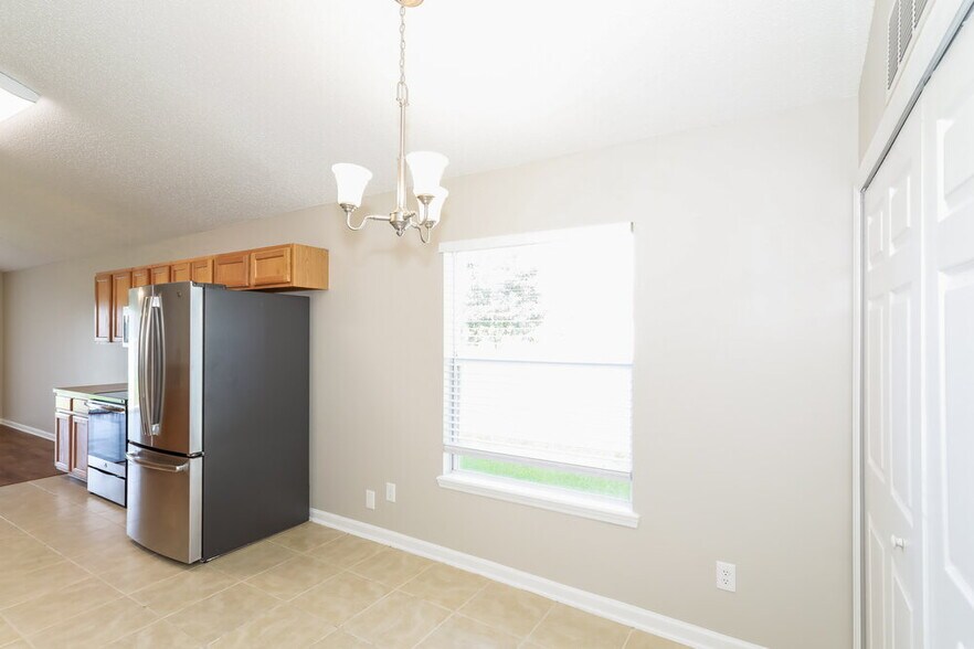 Building Photo - 2600 Creek Ridge Dr