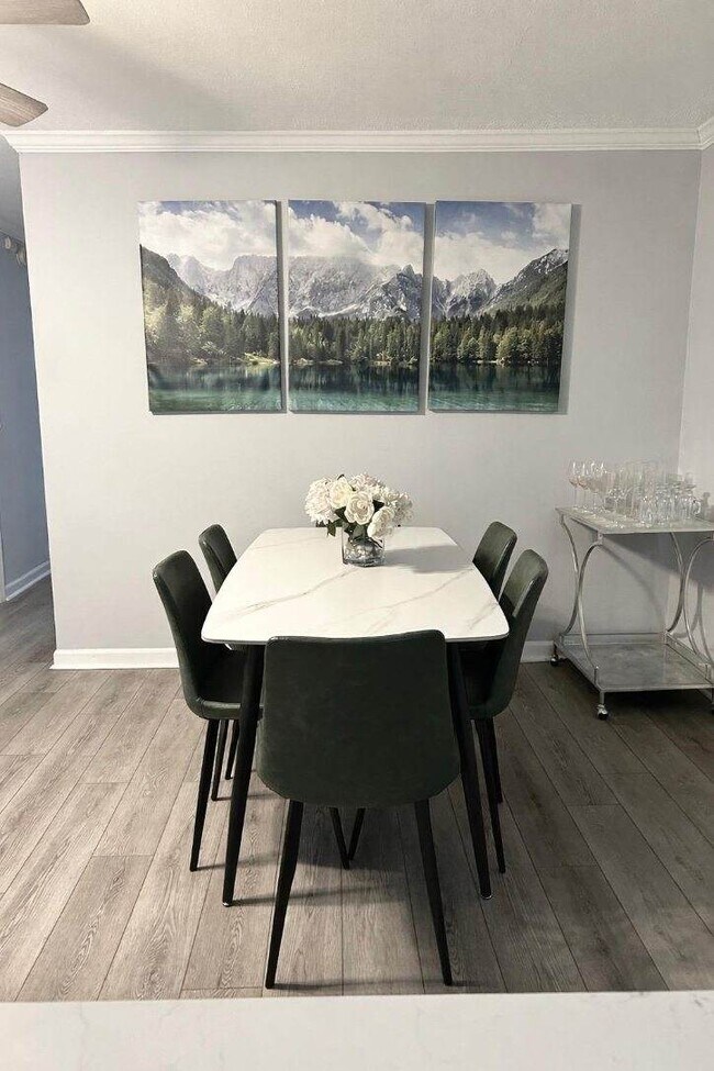 Building Photo - 639 Summer St