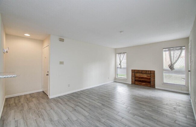 Building Photo - 10202 Forum Park Dr