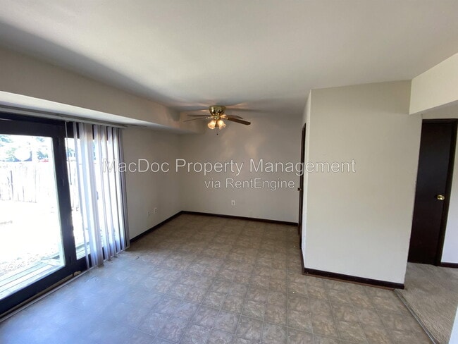 Building Photo - 5145 Cottonwood Ct