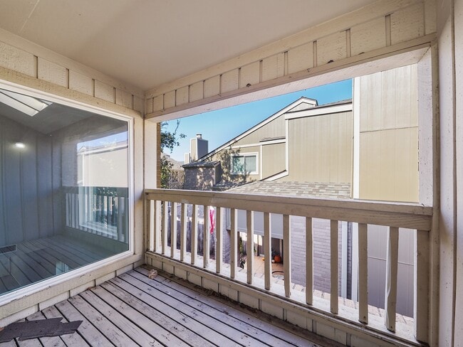 Building Photo - 2056 Augusta Dr