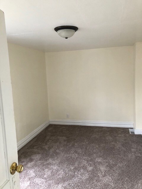 Building Photo - 1223 Sixth St