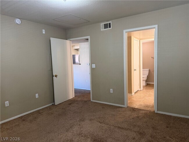 Building Photo - 555 E Silverado Ranch Blvd