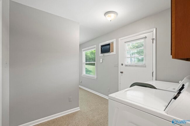 Building Photo - 1508 Owens Dr SE
