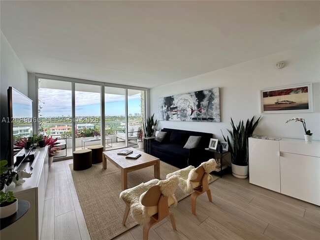 Building Photo - 5600 Collins Ave