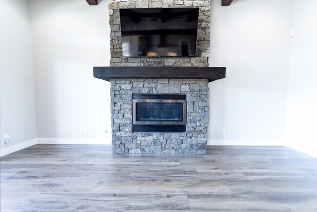 Building Photo - Stunning 3 Bed, 2.5 Bath Prescott Home wit...