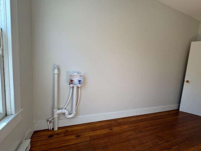 Building Photo - 301 W Beverley St