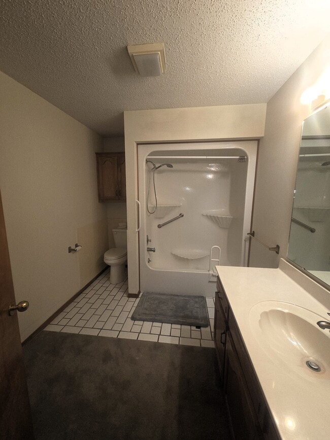 Building Photo - 2045 S Kentwood Ave