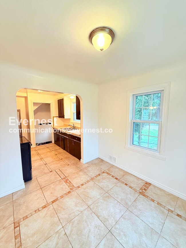 Building Photo - 25337 Ivanhoe Ave